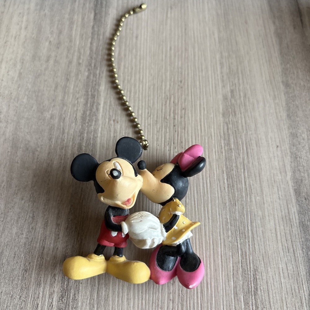 Vtg Disney Mickey and Minnie Mouse Kissing Giftco Ceiling Fan Pull Light Switch